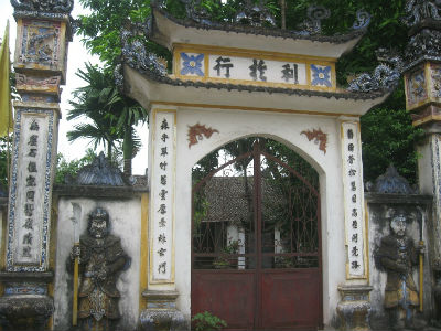 Bị đánh vì nghi 'phá giới' ni sư bế bé mồ côi đi xét nghiệm ADN Bị đánh vì nghi 'phá giới' ni sư bế bé mồ côi đi xét nghiệm ADN